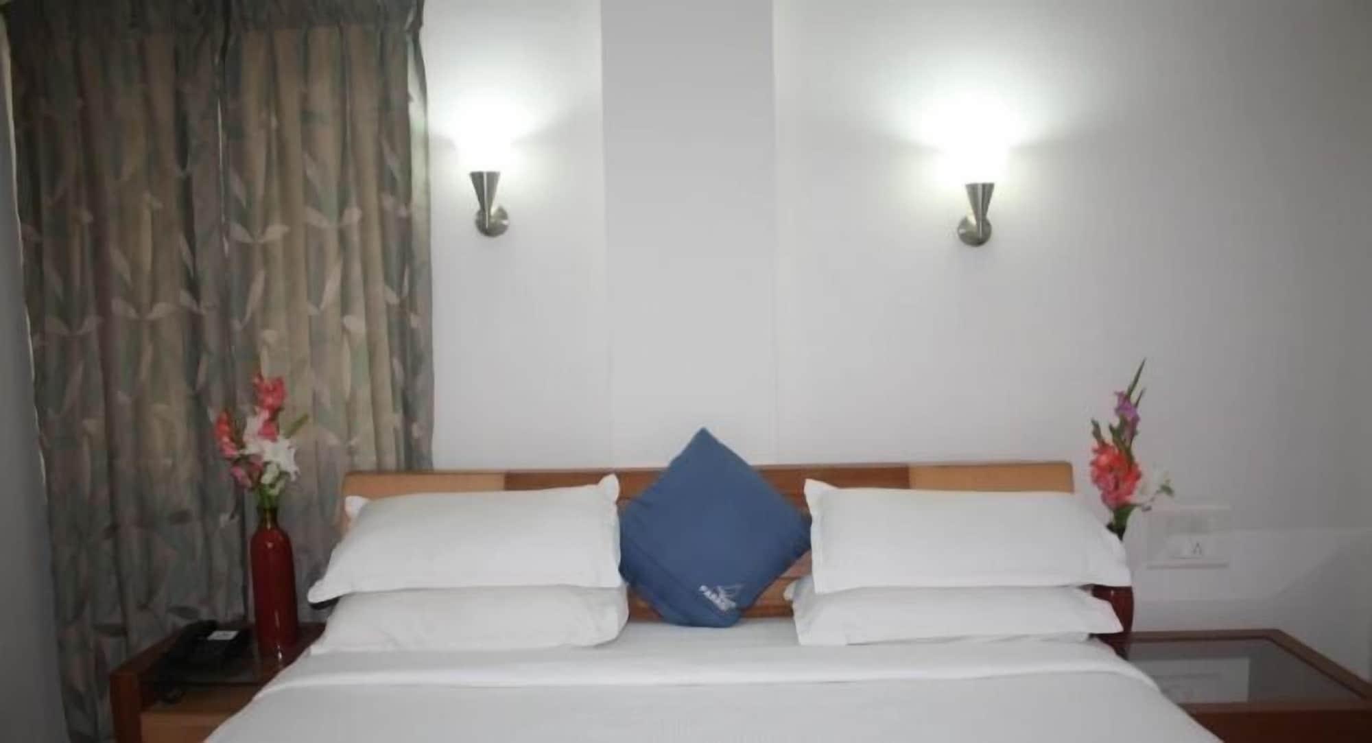 Hotel White Parrot Mysore Ngoại thất bức ảnh
